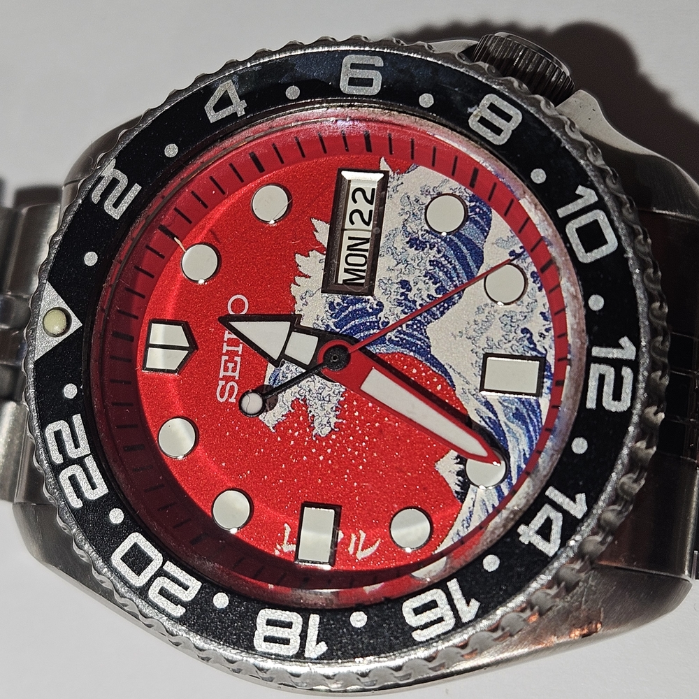 Seiko Men's SKX007 GODZILLA MOD Red Dive Watch